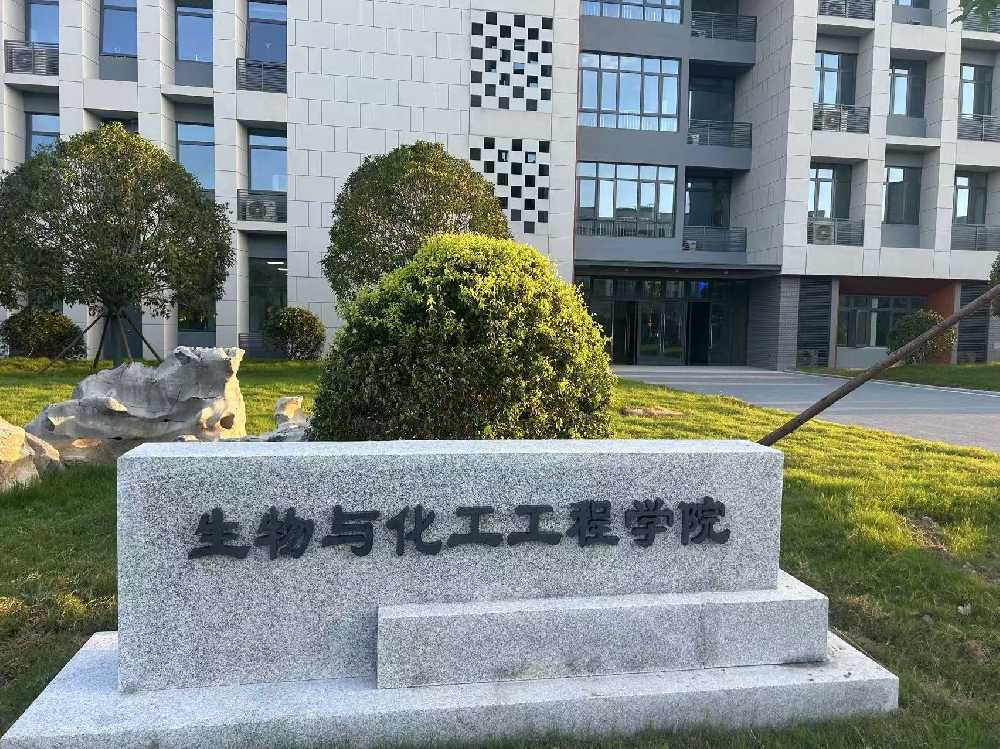 金东区扬州职业大学体育场高杆灯项目
